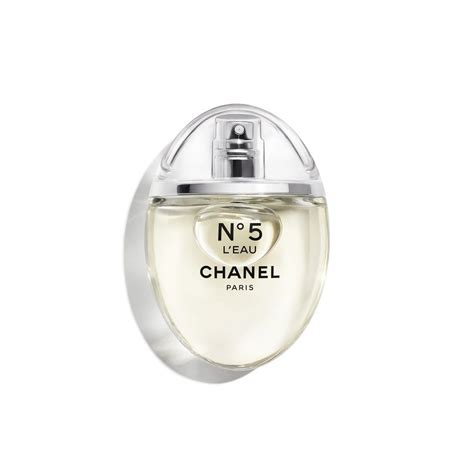 confezione chanel numero 5|La storia e l'evoluzione del mitico profumo Chanel N°5 .